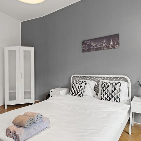 Apartamento Old Town Studio 23B Bucarest Exterior foto