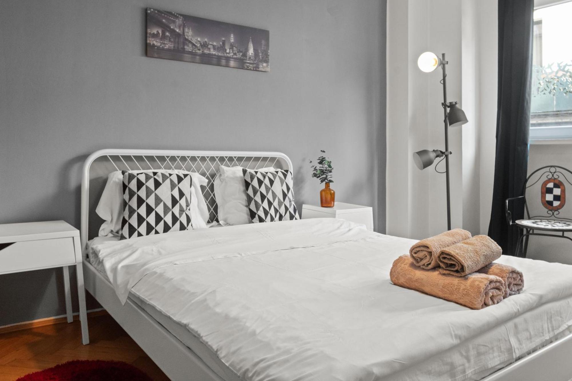 Apartamento Old Town Studio 23B Bucarest Exterior foto